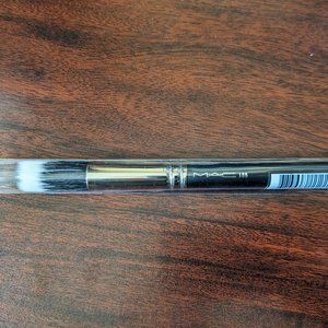 MAC 188 Natural Goat Hair Brush